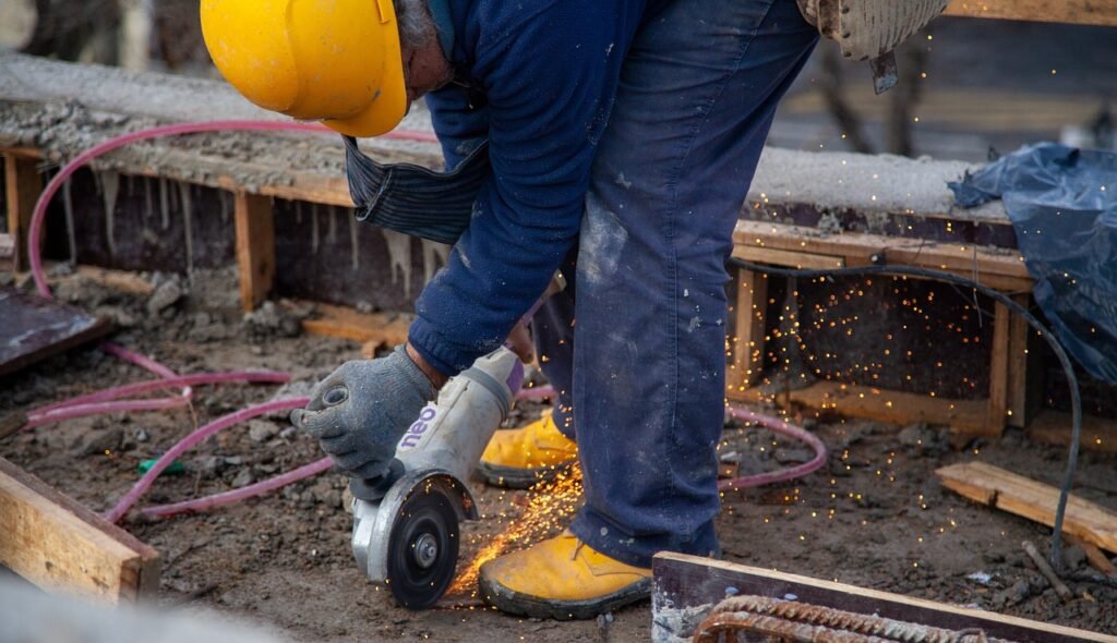 worker, construction company, chainsaw-6602093.jpg